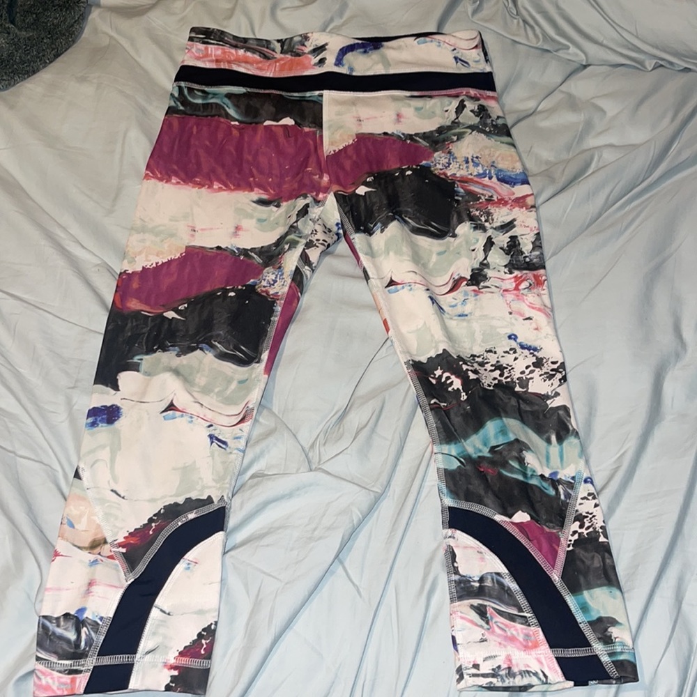 LULULEMON Multicolor Abstract Leggings! Soft like butter